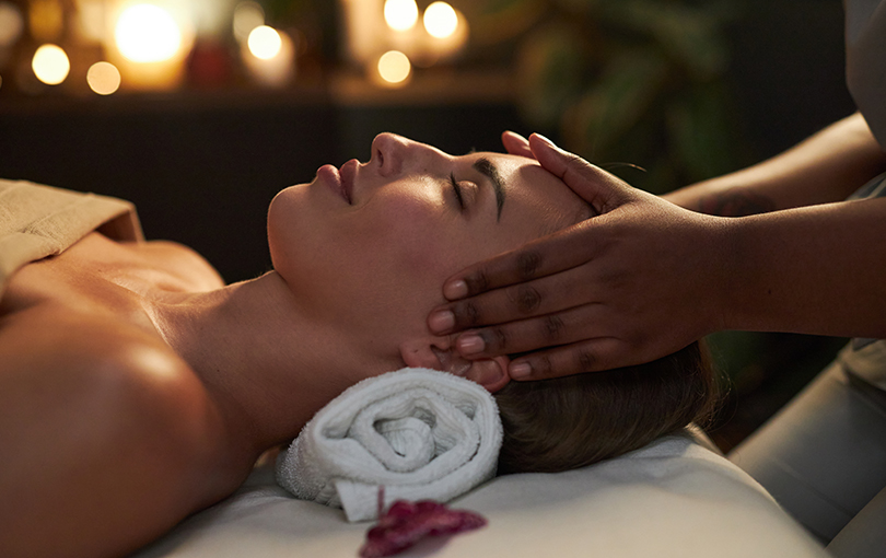 Massagem relaxante em Itajaí: 7 razões para incluir o procedimento na sua rotina