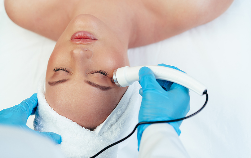 Rejuvenescimento facial com radiofrequência: entenda os detalhes do procedimento